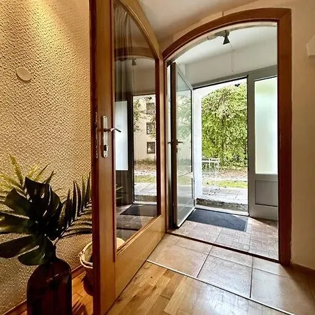 Charming 3-min Walk To Old Town - Free Parking Apartment *