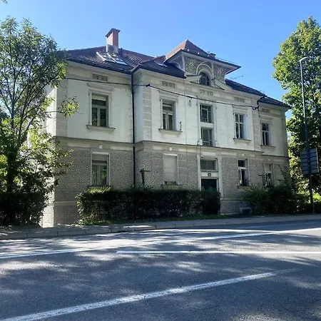 Charming 3-min Walk To Old Town - Free Parking شقة ليوبليانا