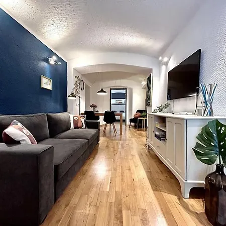 Apartman Charming 3-min Walk To Old Town - Free Parking *