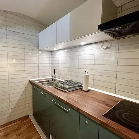 Charming 3-min Walk To Old Town - Free Parking *