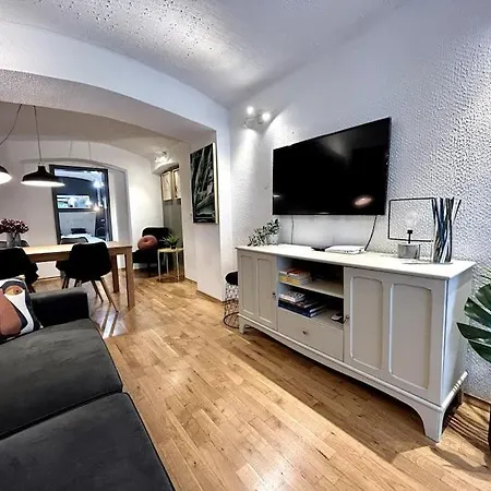 Charming 3-min Walk To Old Town - Free Parking Appartement *