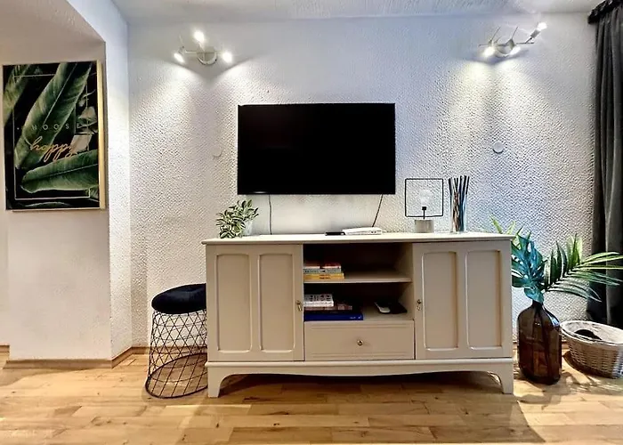 Charming 3-min Walk To Old Town - Free Parking Apartma *