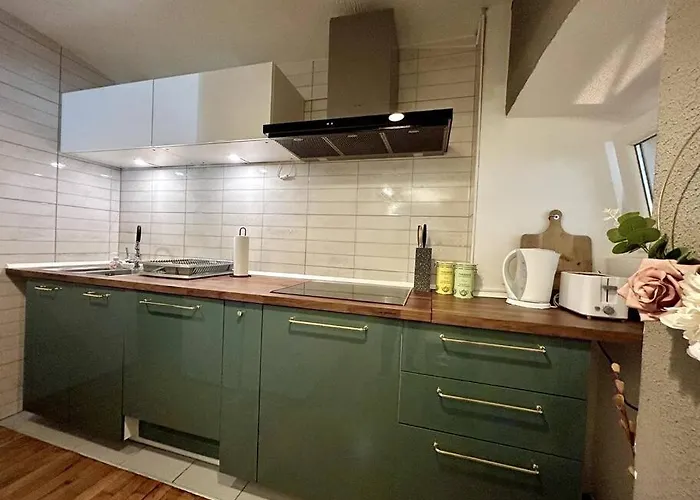 Charming 3-min Walk To Old Town - Free Parking *